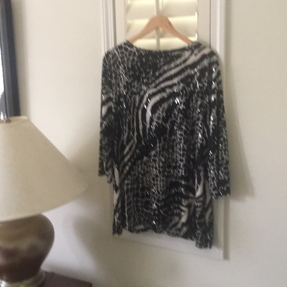 Top - Picture 2 of 4